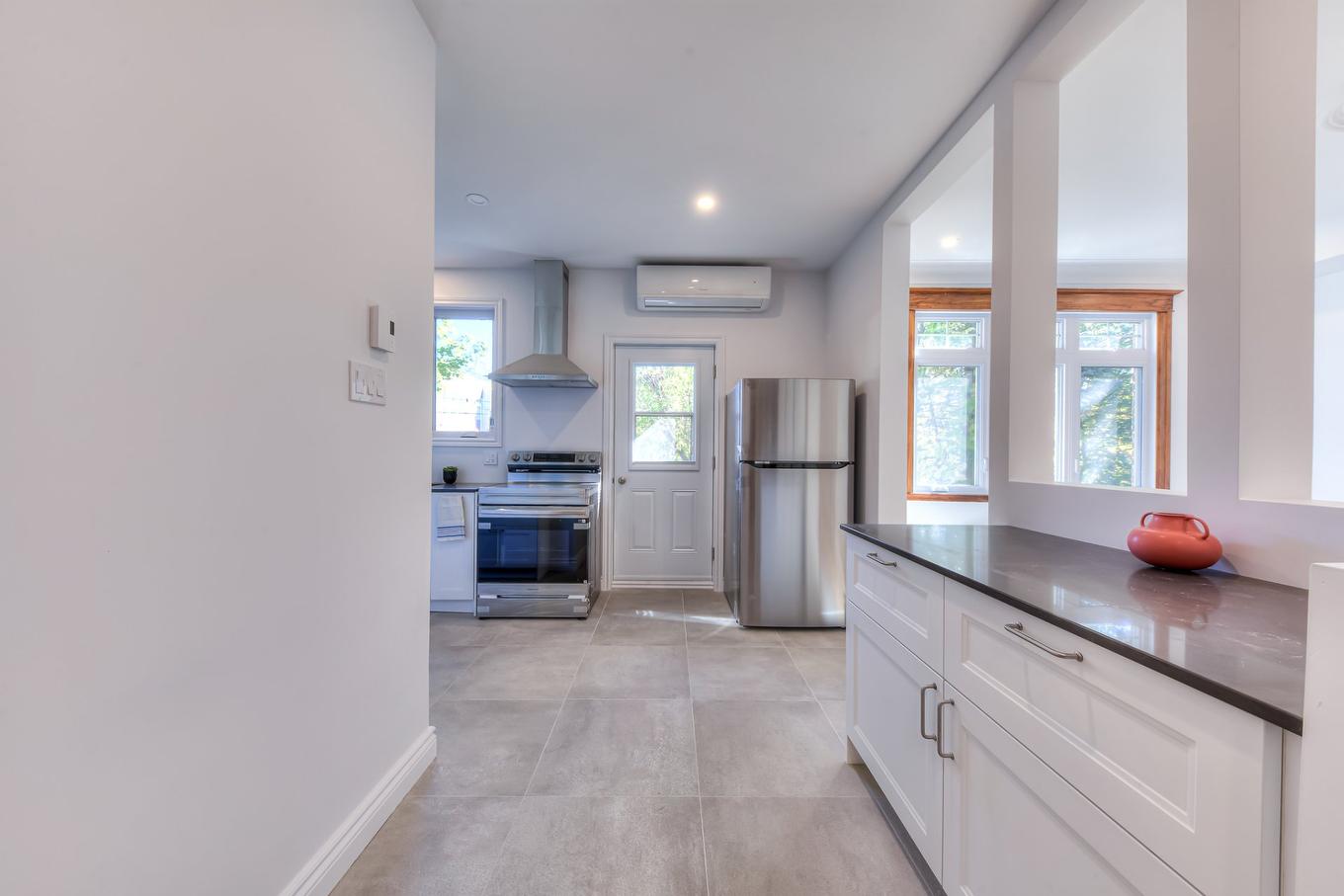 Kitchen - 5872 Av. Somerled, Montréal (Côte-Des-Neiges/Notre-Dame-De-Grâce), QC - Indoor Photo Showing Kitchen