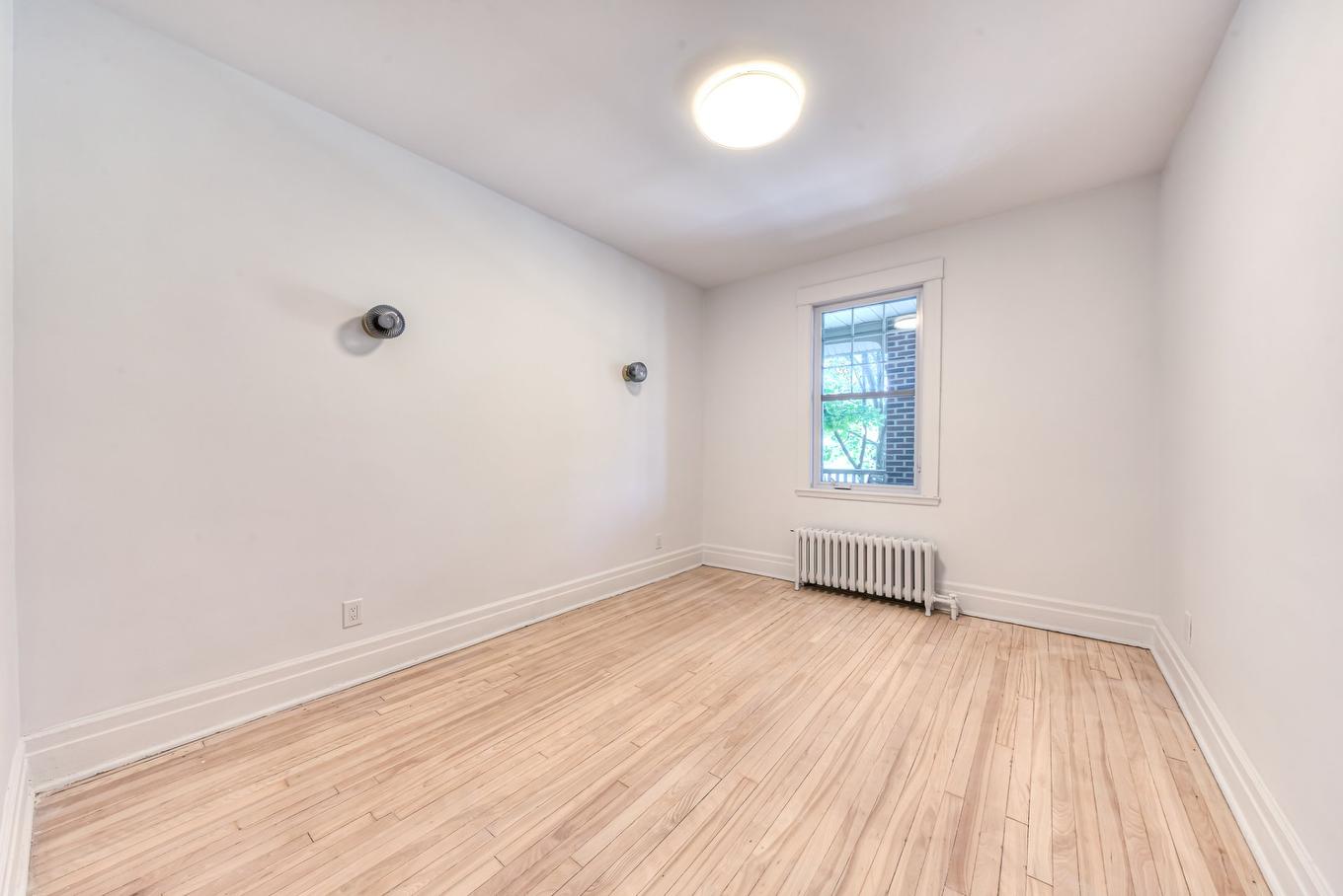 Primary bedroom - 5872 Av. Somerled, Montréal (Côte-Des-Neiges/Notre-Dame-De-Grâce), QC - Indoor Photo Showing Other Room