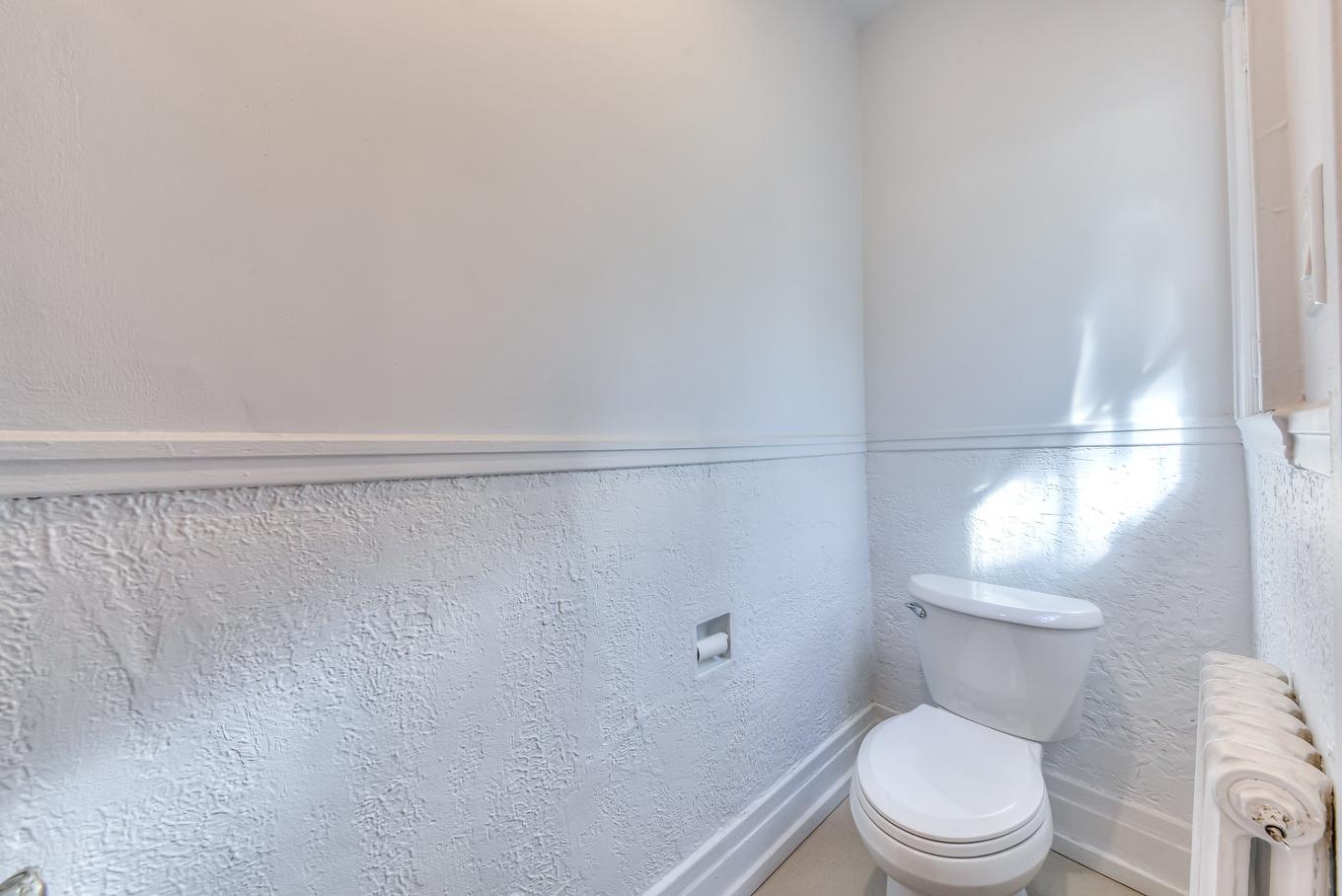 Bathroom - 5872 Av. Somerled, Montréal (Côte-Des-Neiges/Notre-Dame-De-Grâce), QC - Indoor Photo Showing Bathroom