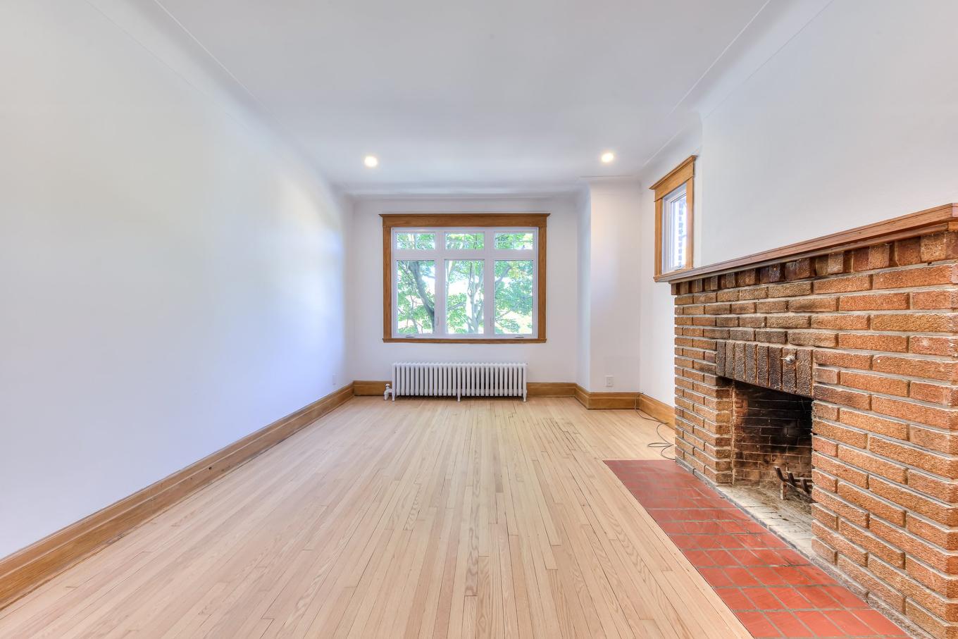 Living room - 5872 Av. Somerled, Montréal (Côte-Des-Neiges/Notre-Dame-De-Grâce), QC - Indoor Photo Showing Other Room With Fireplace