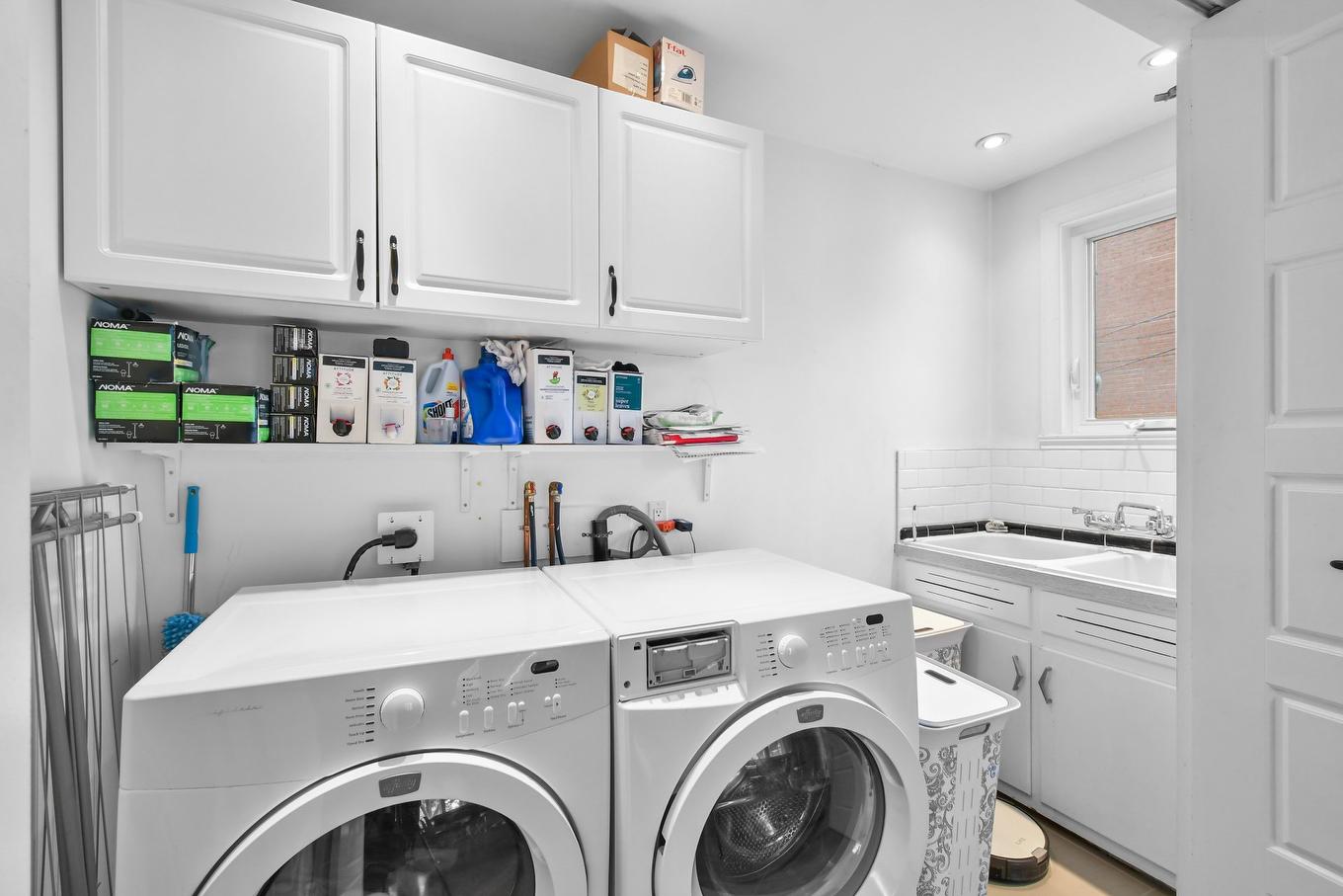 Salle de bains - 7530 - 7530C Rue Centrale, Montréal (Lasalle), QC - Indoor Photo Showing Laundry Room