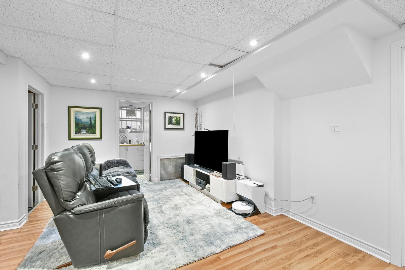 Salon - 7530 - 7530C Rue Centrale, Montréal (Lasalle), QC - Indoor