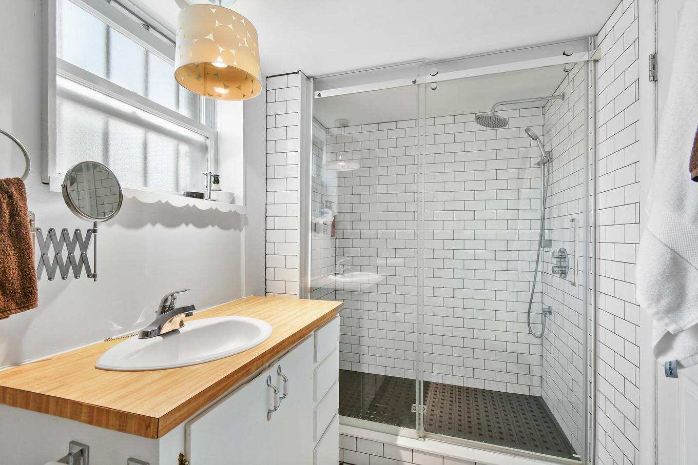 Salle de bains - 7530 - 7530C Rue Centrale, Montréal (Lasalle), QC - Indoor Photo Showing Bathroom