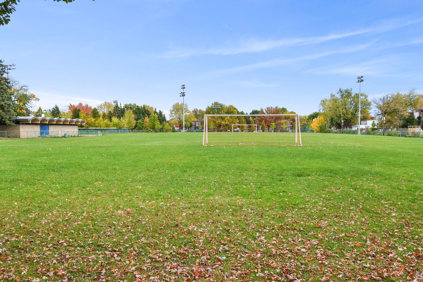 À proximité - 7530 - 7530C Rue Centrale, Montréal (Lasalle), QC - Outdoor