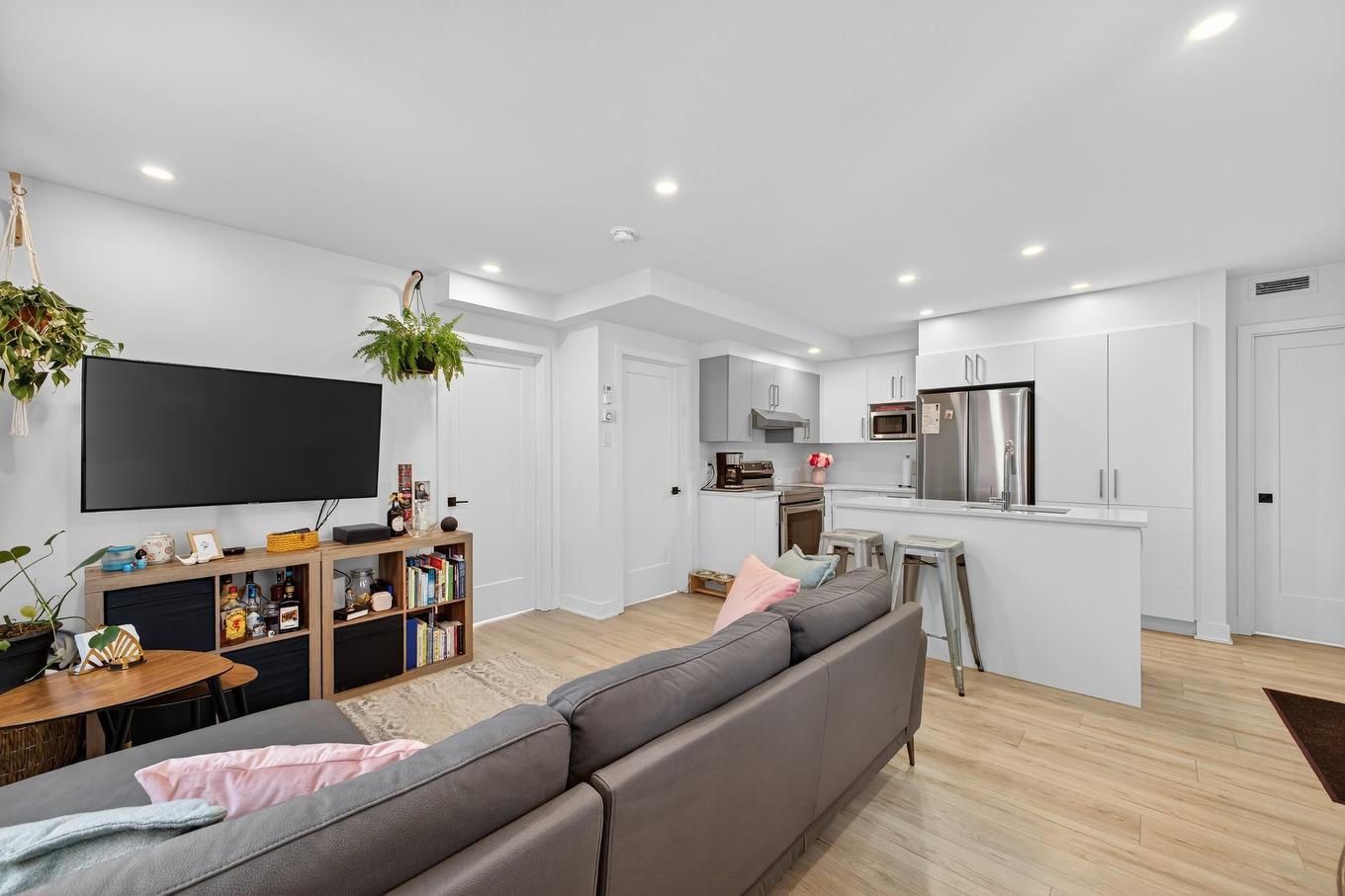 Living room - 44 9E Avenue, Montréal (Lasalle), QC - Indoor Photo Showing Living Room