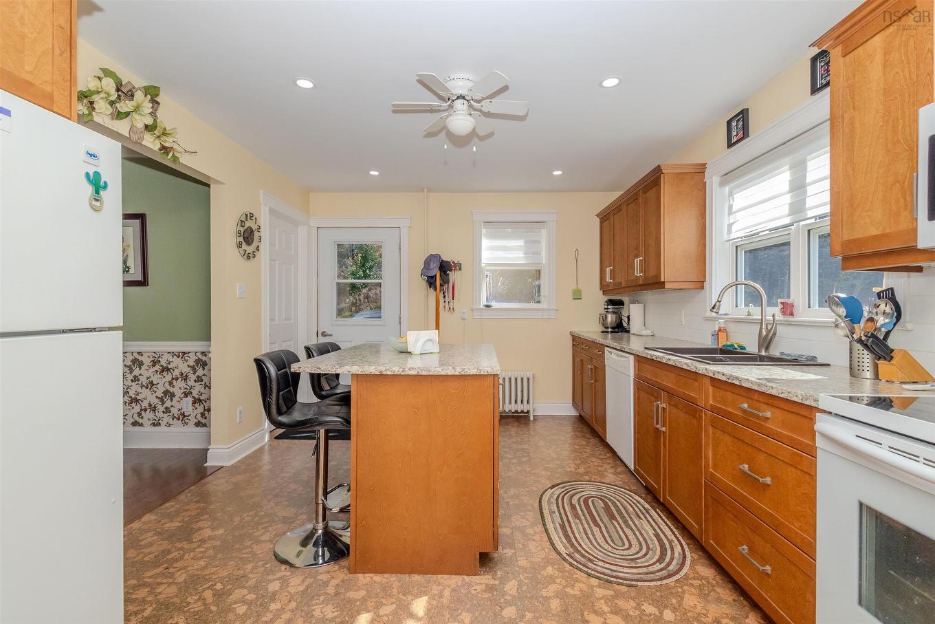 15 Harriet Street, Sydney River, NS