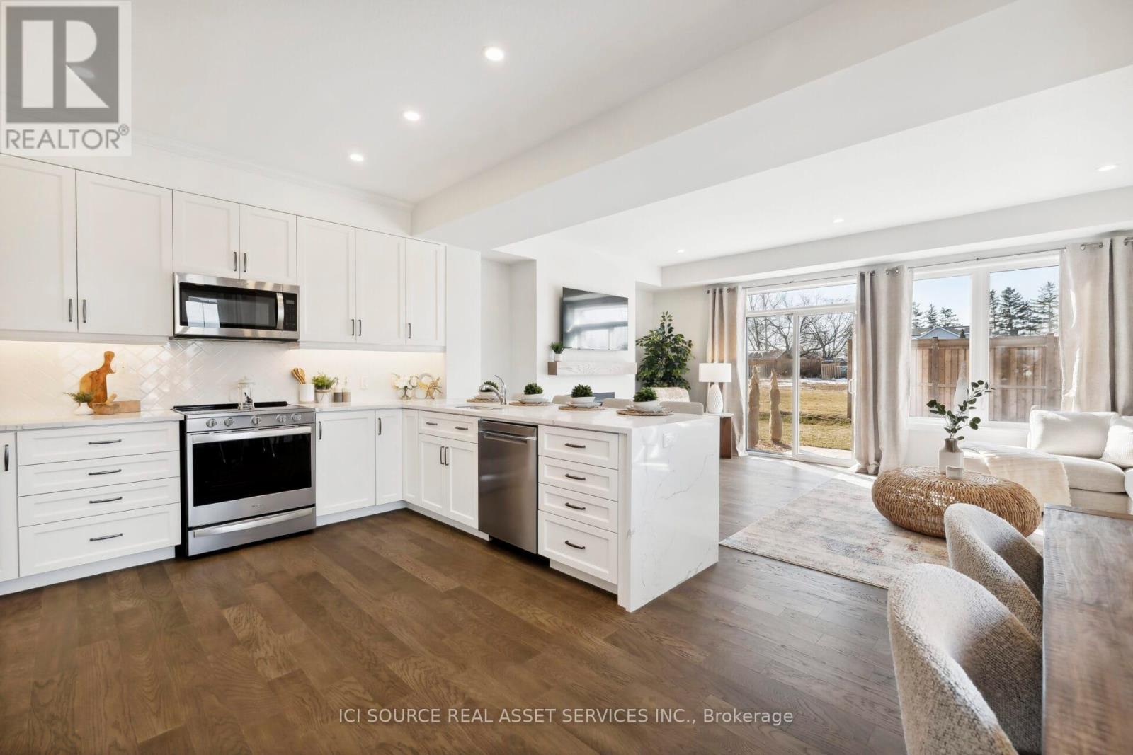 276 Tanglewood Drive, Hamilton, ON - Indoor Photo Showing Kitchen