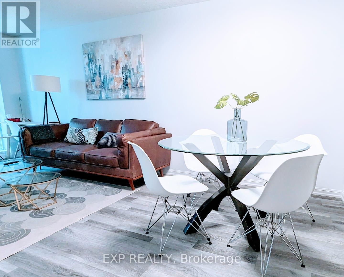 512 - 140 Simcoe Street, Toronto, ON - Indoor