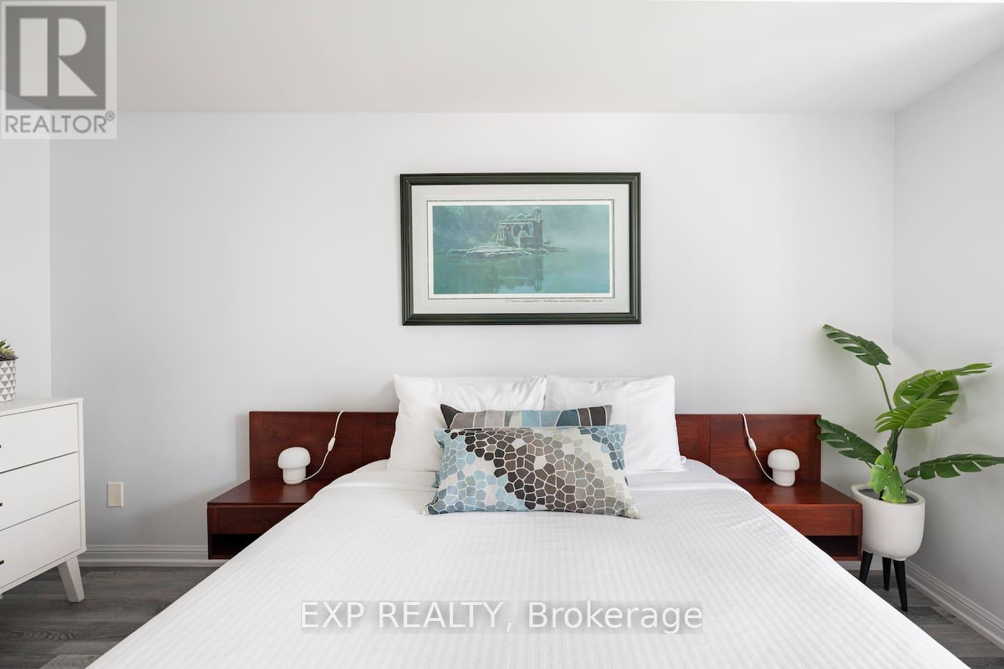 512 - 140 Simcoe Street, Toronto, ON - Indoor Photo Showing Bedroom