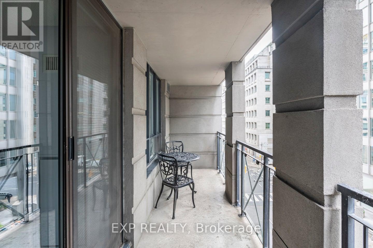 512 - 140 Simcoe Street, Toronto, ON - Outdoor With Exterior