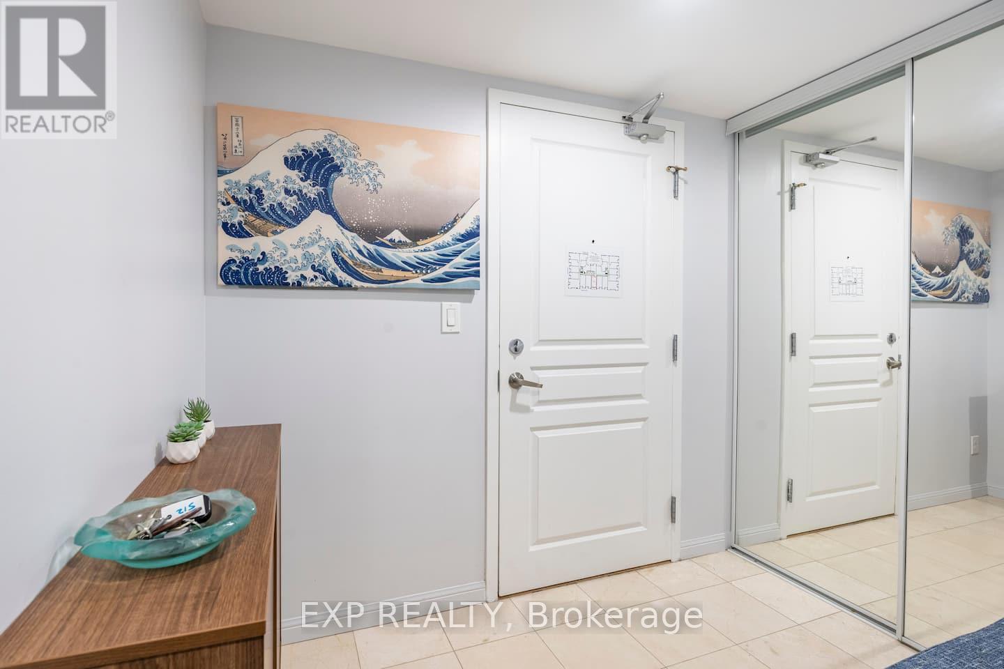 512 - 140 Simcoe Street, Toronto, ON - Indoor Photo Showing Other Room