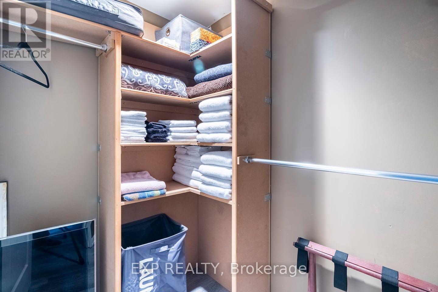 512 - 140 Simcoe Street, Toronto, ON - Indoor