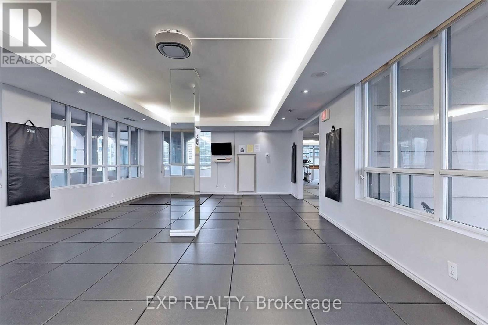 512 - 140 Simcoe Street, Toronto, ON - Indoor Photo Showing Other Room