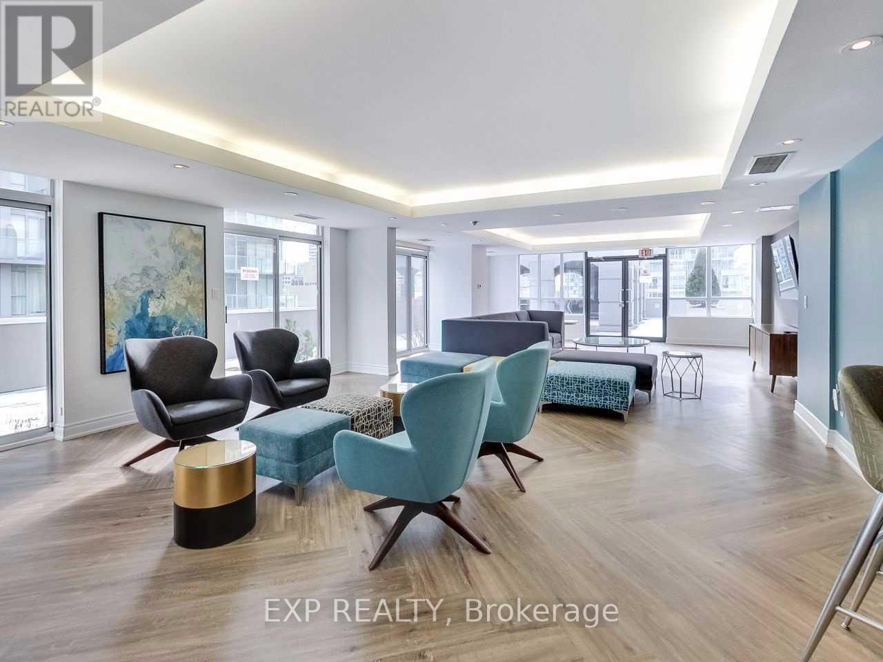 512 - 140 Simcoe Street, Toronto, ON - Indoor Photo Showing Living Room