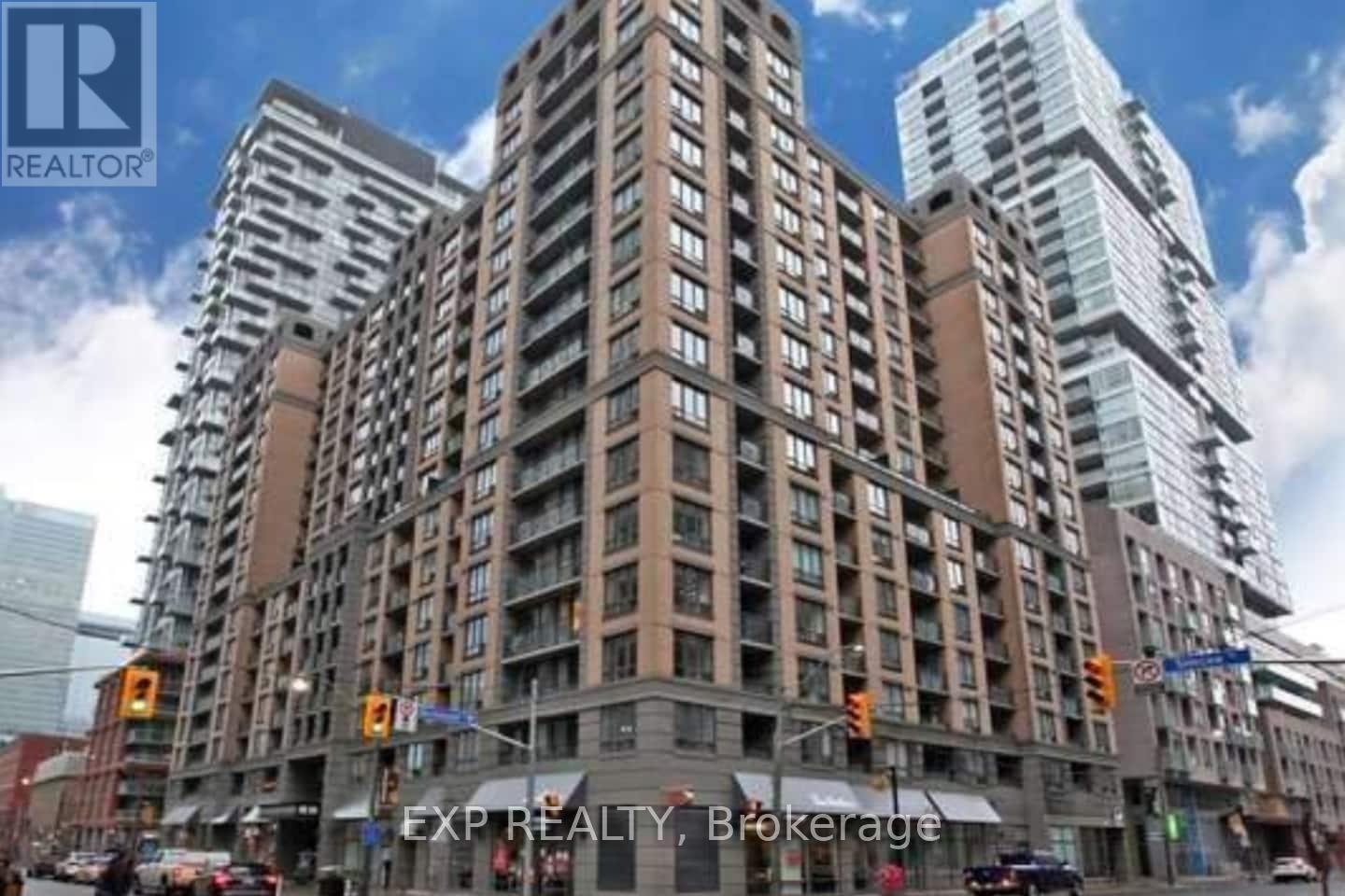 512 - 140 Simcoe Street, Toronto, ON - Outdoor With Facade