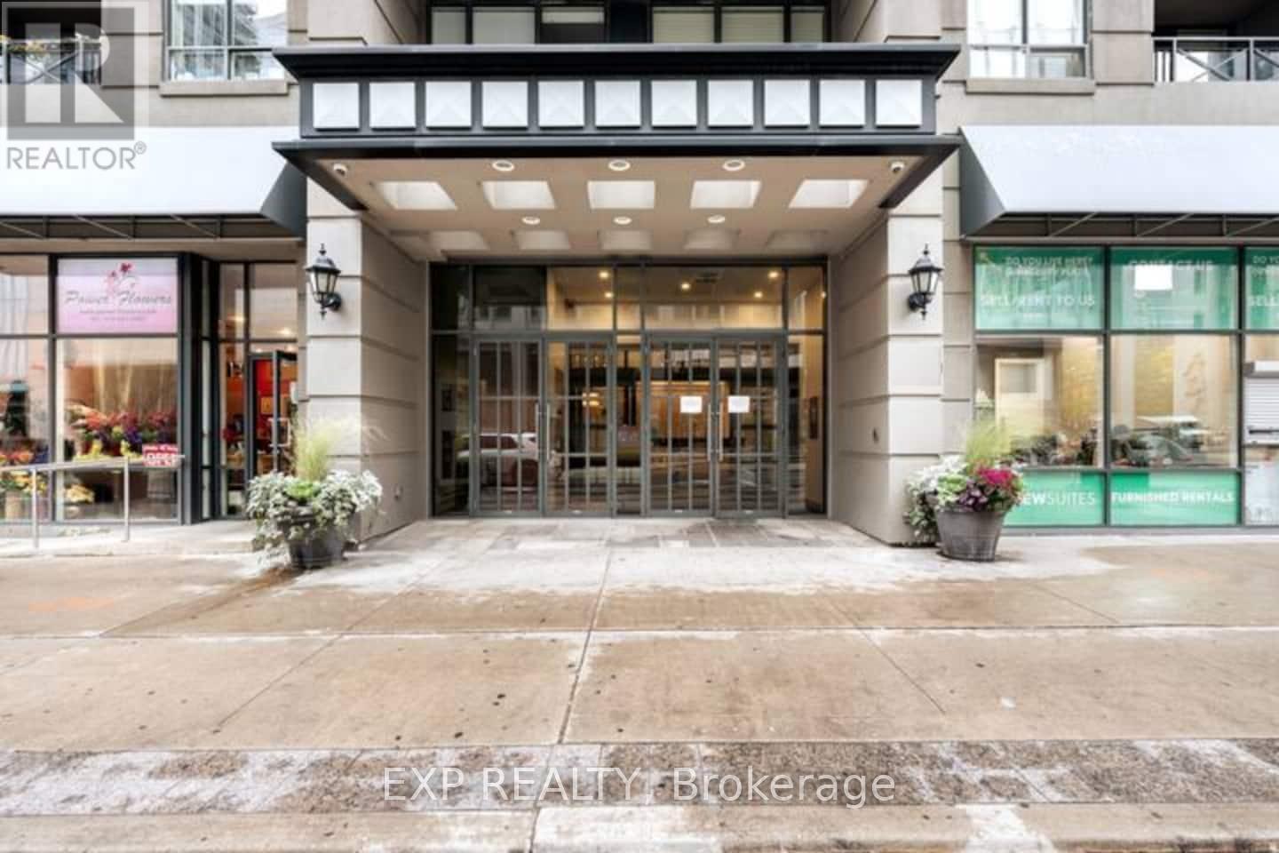 512 - 140 Simcoe Street, Toronto, ON - Outdoor