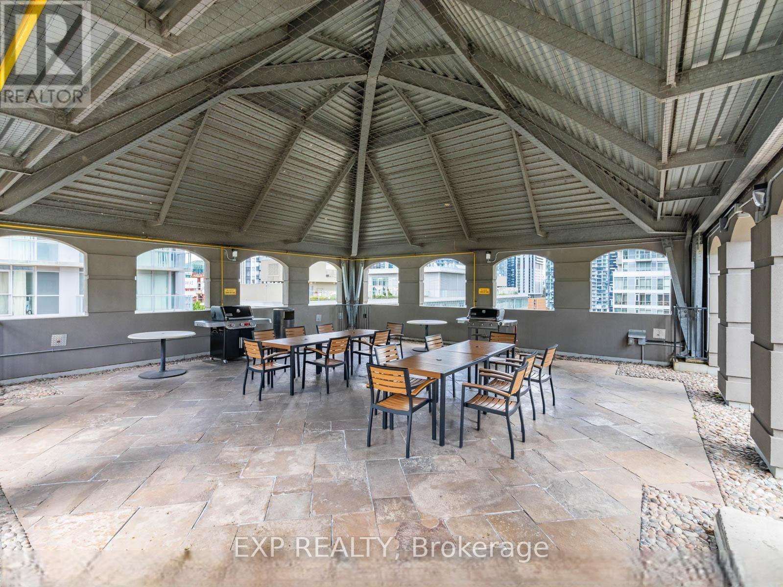 512 - 140 Simcoe Street, Toronto, ON - Outdoor