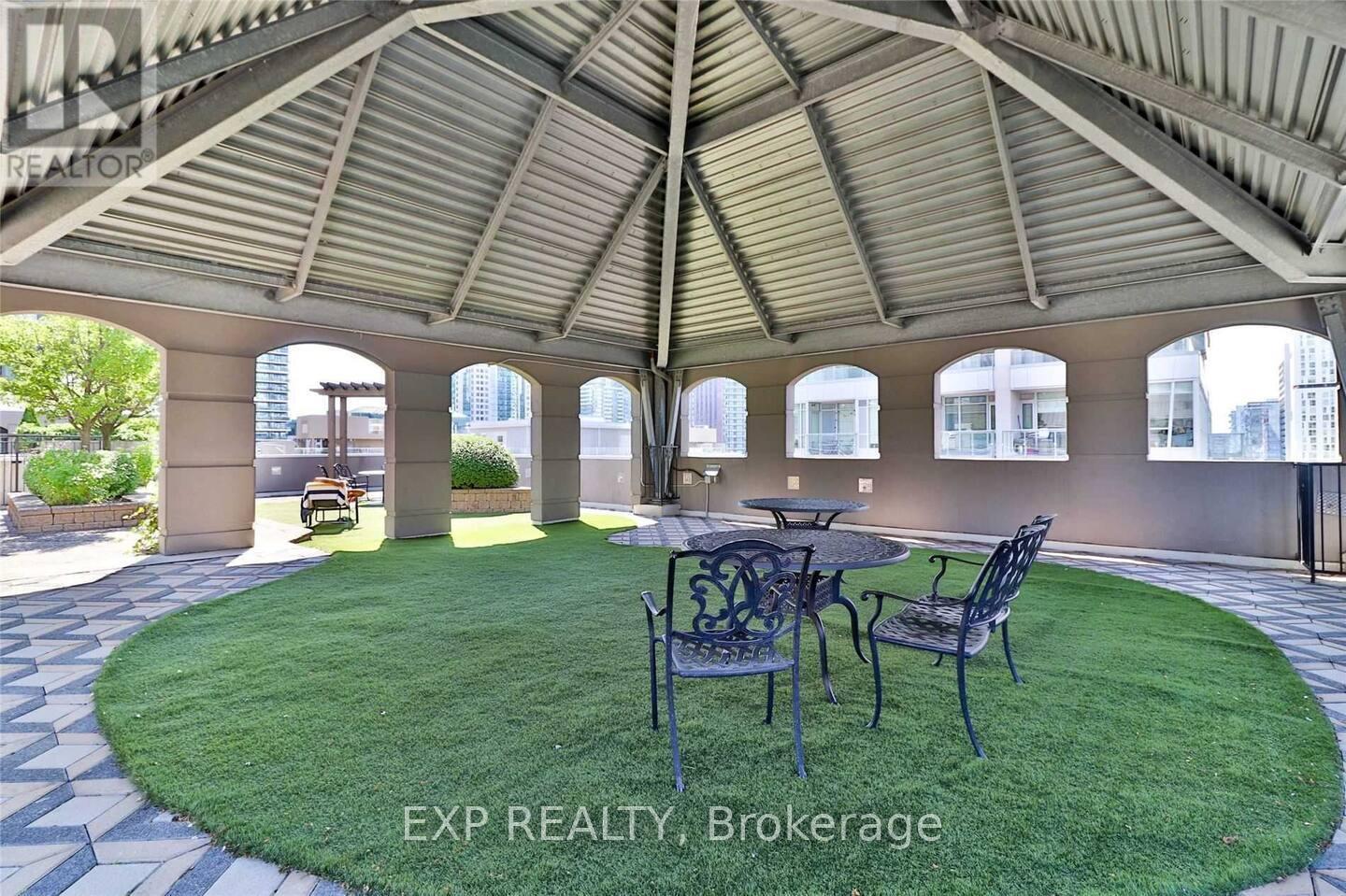 512 - 140 Simcoe Street, Toronto, ON - Outdoor