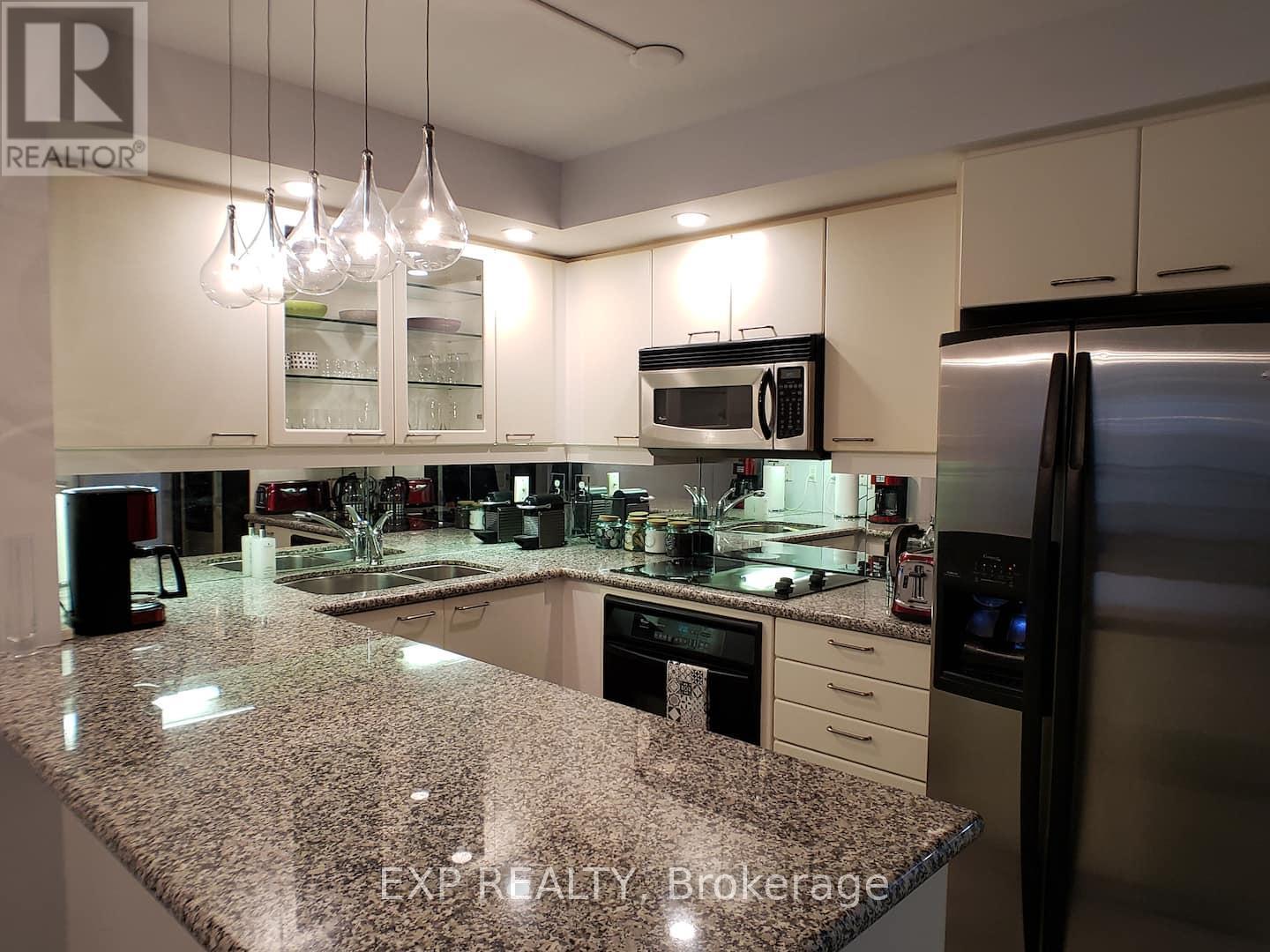 512 - 140 Simcoe Street, Toronto, ON - Indoor Photo Showing Kitchen With Double Sink