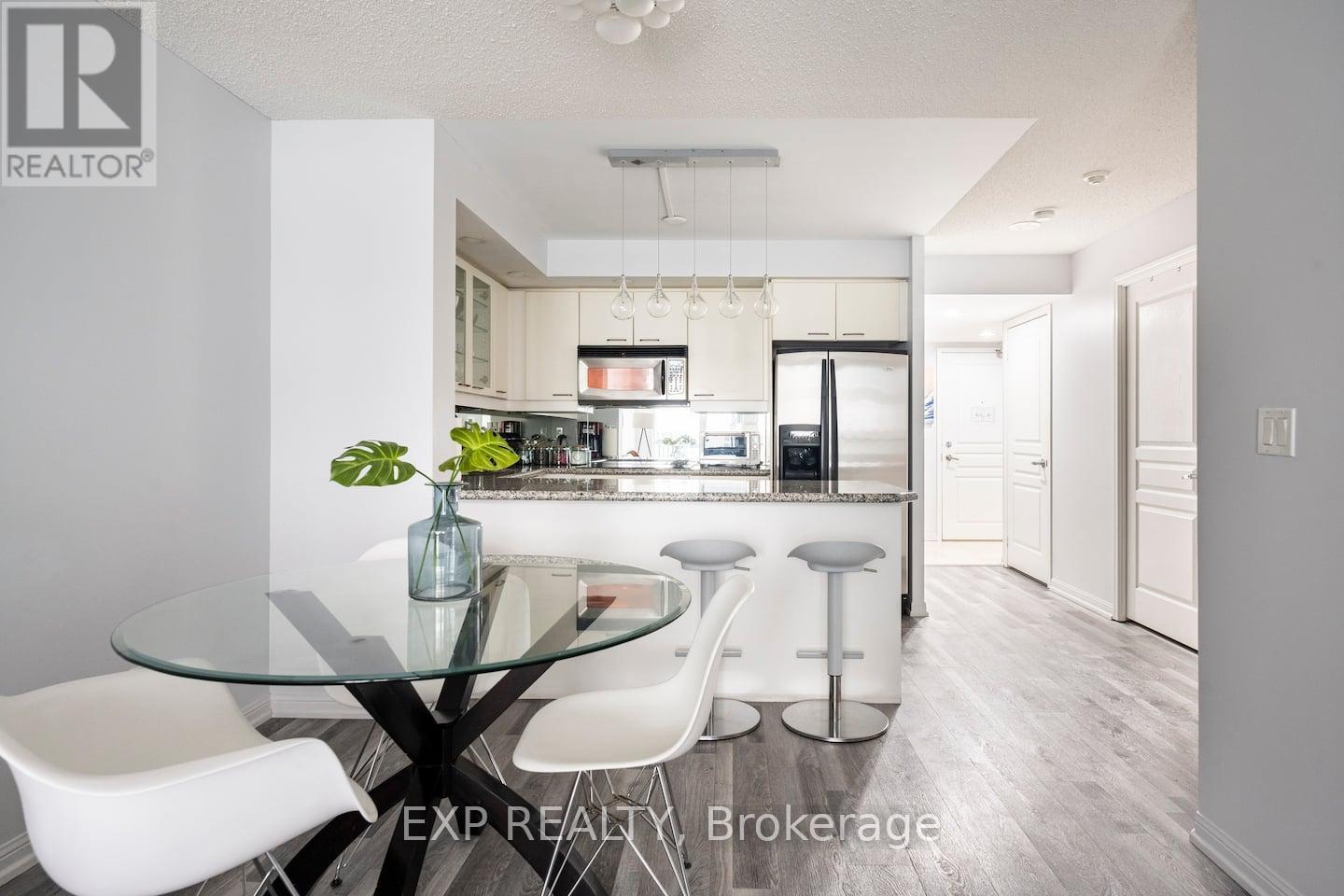 512 - 140 Simcoe Street, Toronto, ON - Indoor Photo Showing Other Room