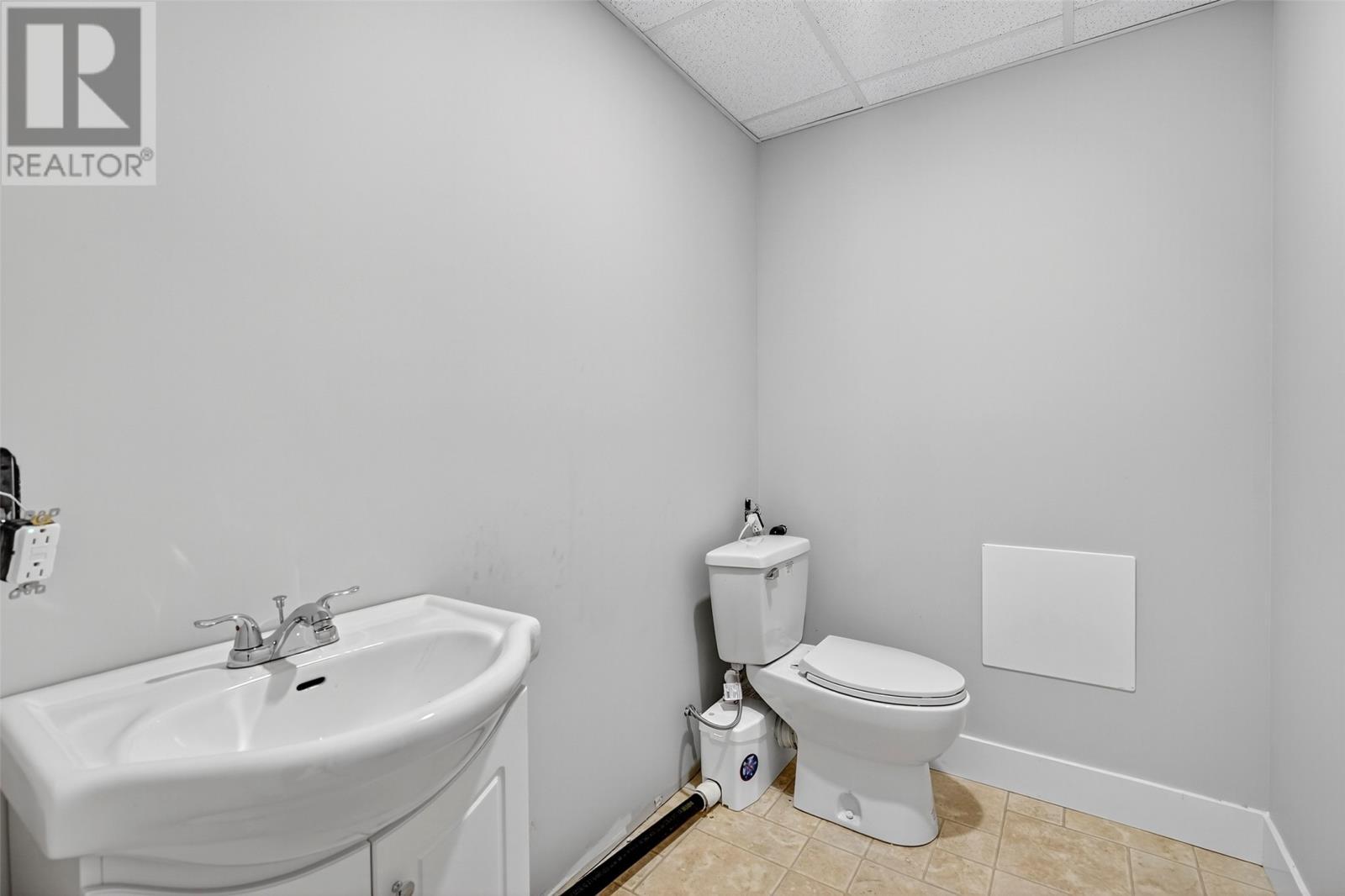 47 London Road, Carbonear, NL - Indoor Photo Showing Bathroom