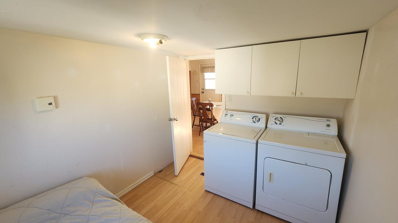 Bedroom - 51 Rue St-Viateur, Saint-Zénon, QC - Indoor Photo Showing Laundry Room