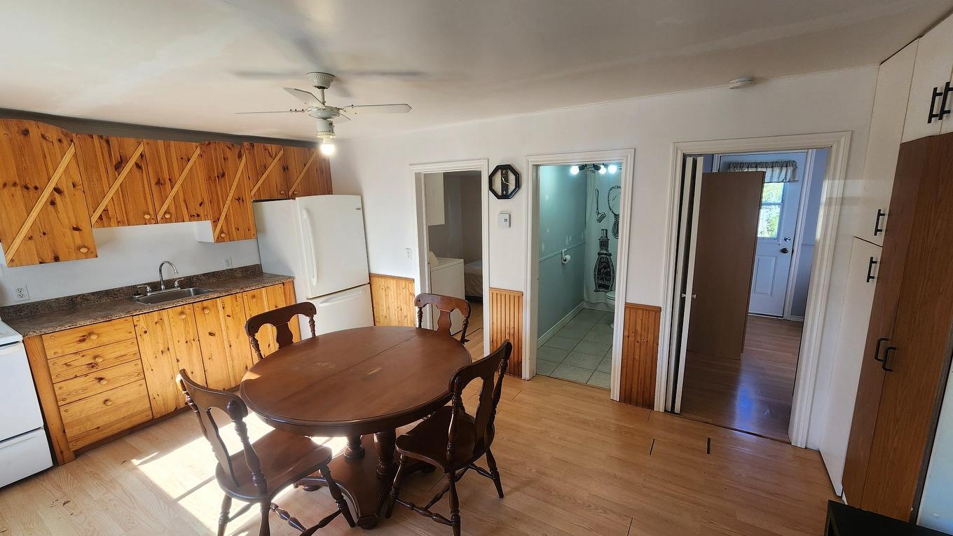 Kitchen - 51 Rue St-Viateur, Saint-Zénon, QC - Indoor Photo Showing Dining Room