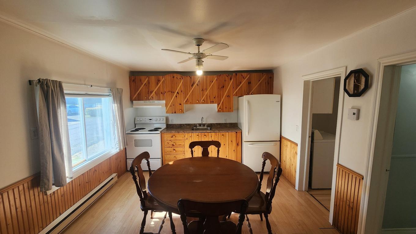 Kitchen - 51 Rue St-Viateur, Saint-Zénon, QC - Indoor Photo Showing Dining Room