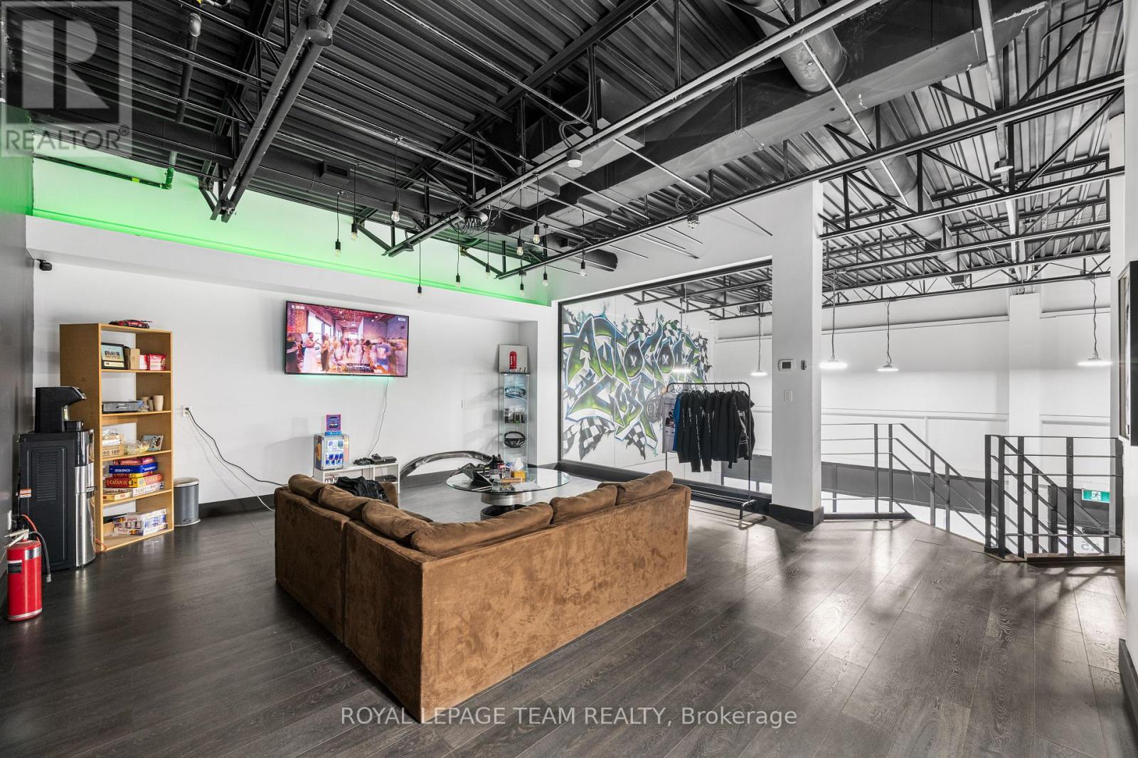 A5/A6 - 2212 Gladwin Crescent, Ottawa, ON