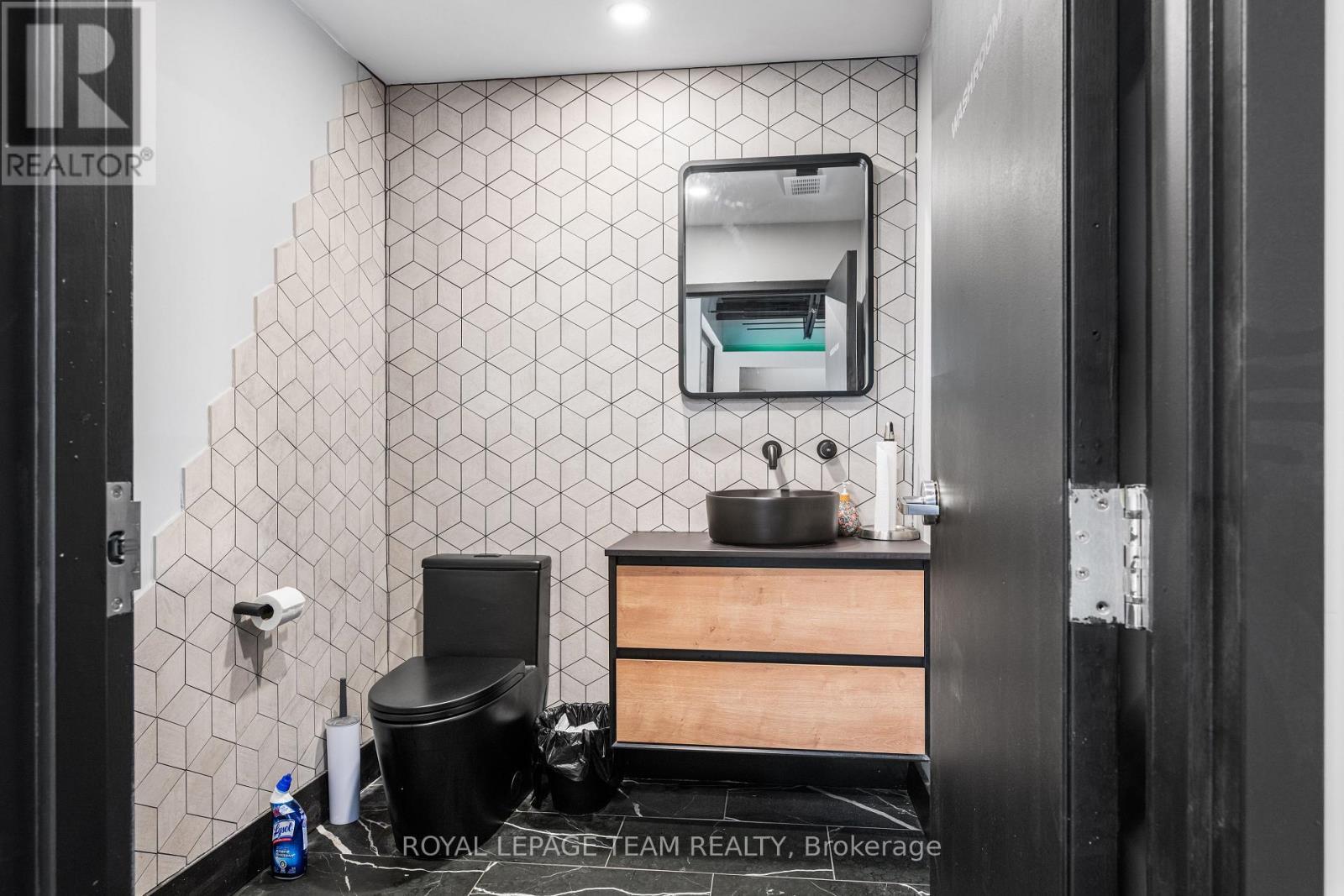 A5/A6 - 2212 Gladwin Crescent, Ottawa, ON