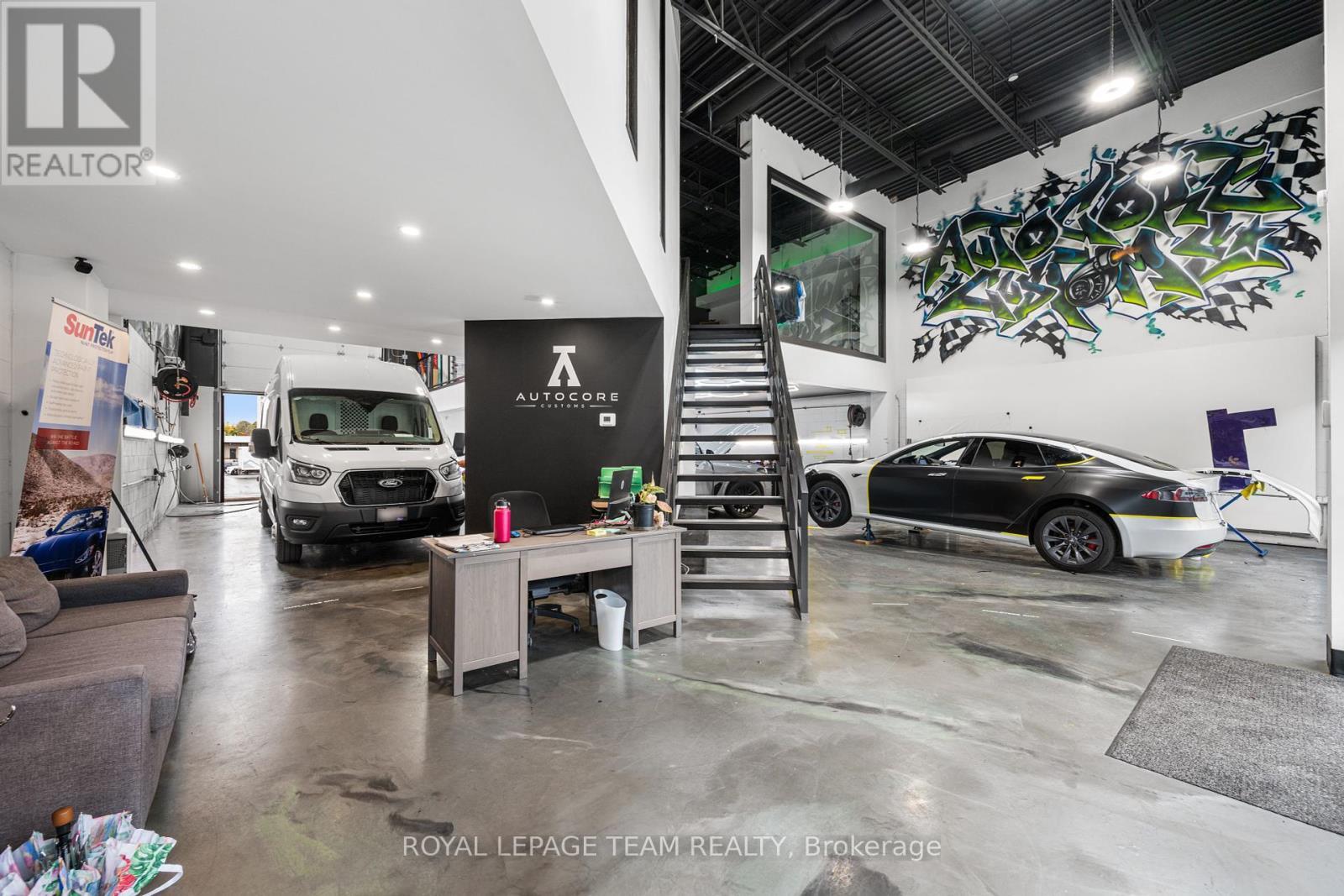 A5/A6 - 2212 Gladwin Crescent, Ottawa, ON