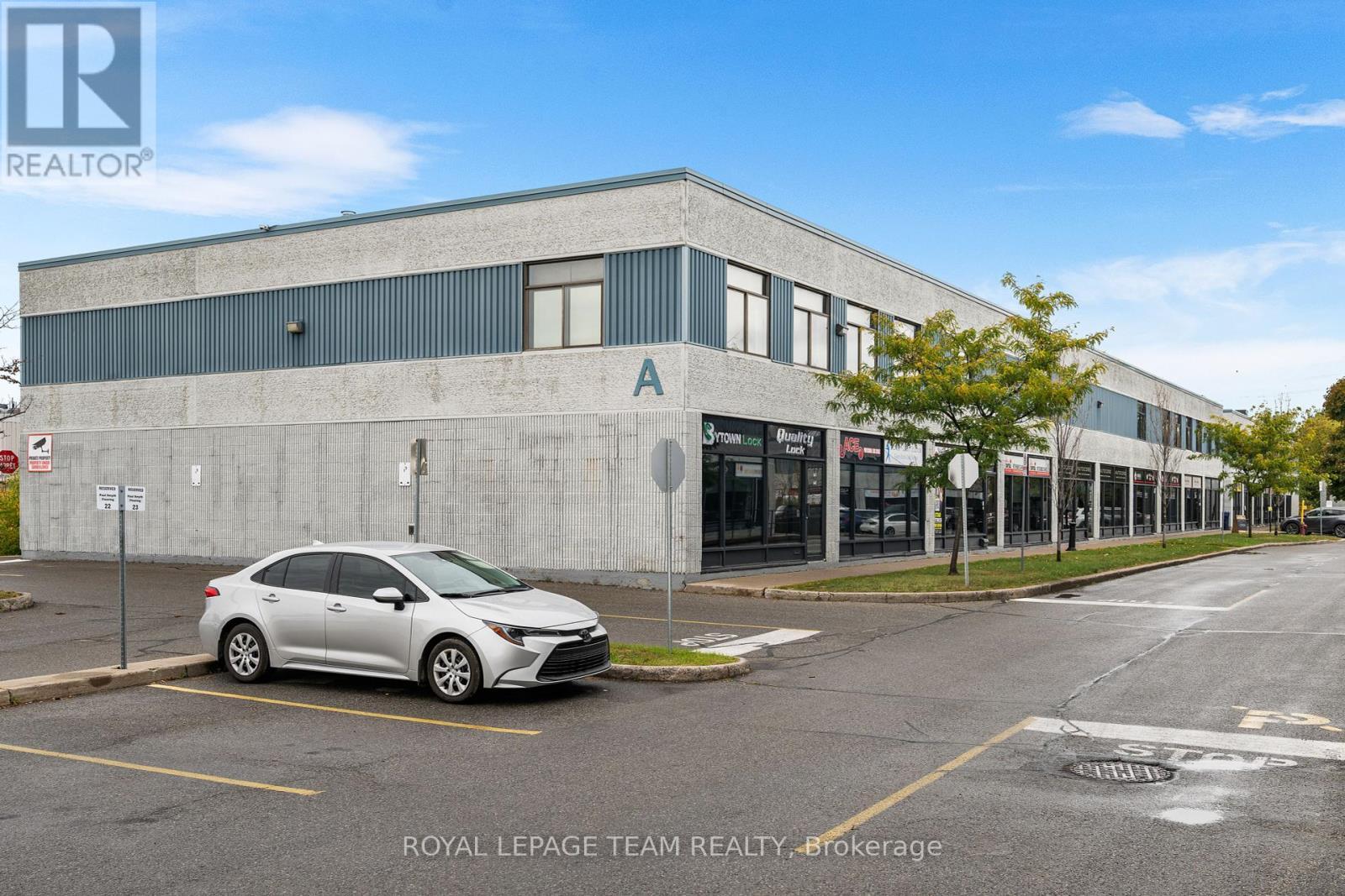 A5/A6 - 2212 Gladwin Crescent, Ottawa, ON