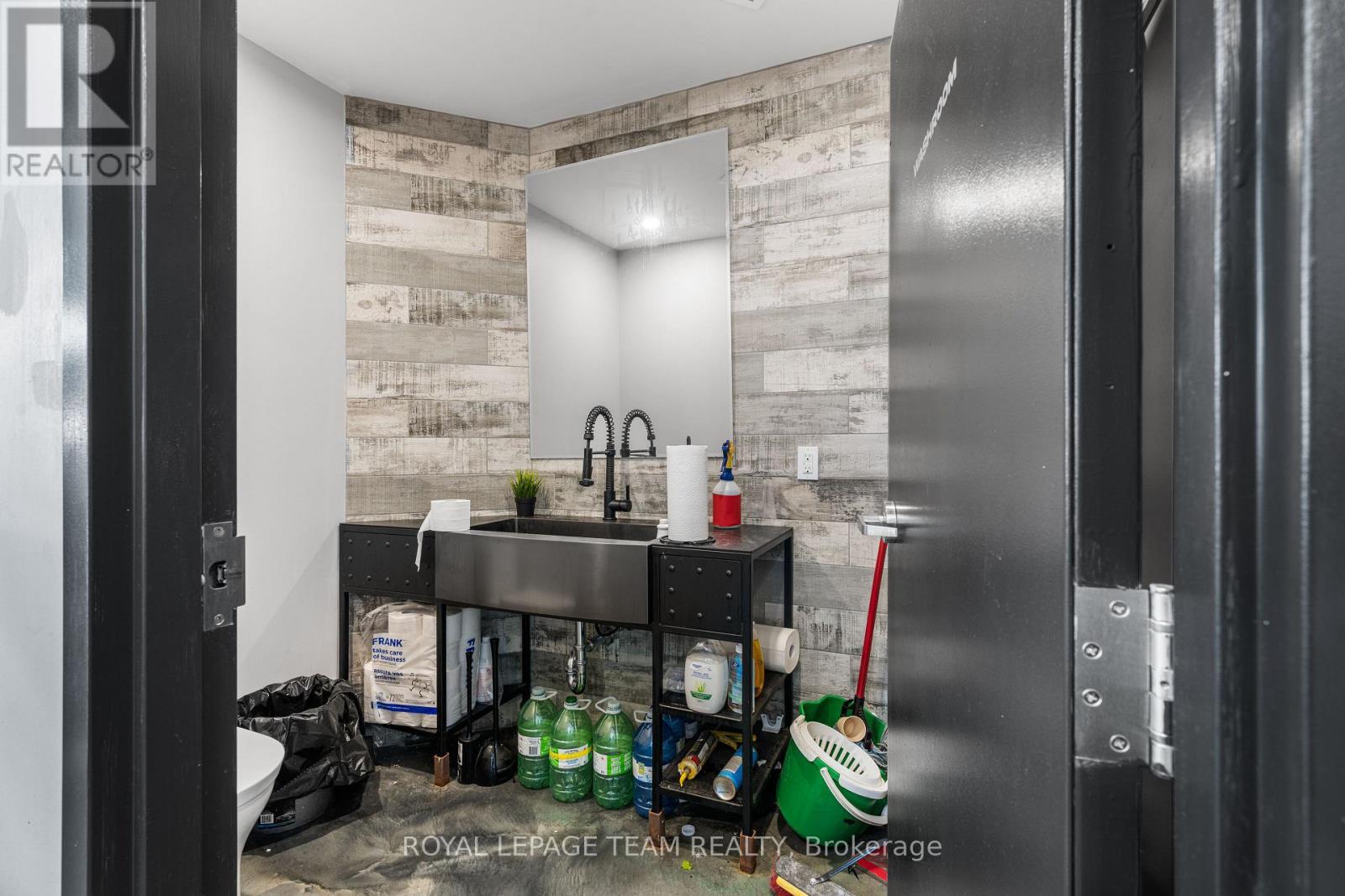 A5/A6 - 2212 Gladwin Crescent, Ottawa, ON