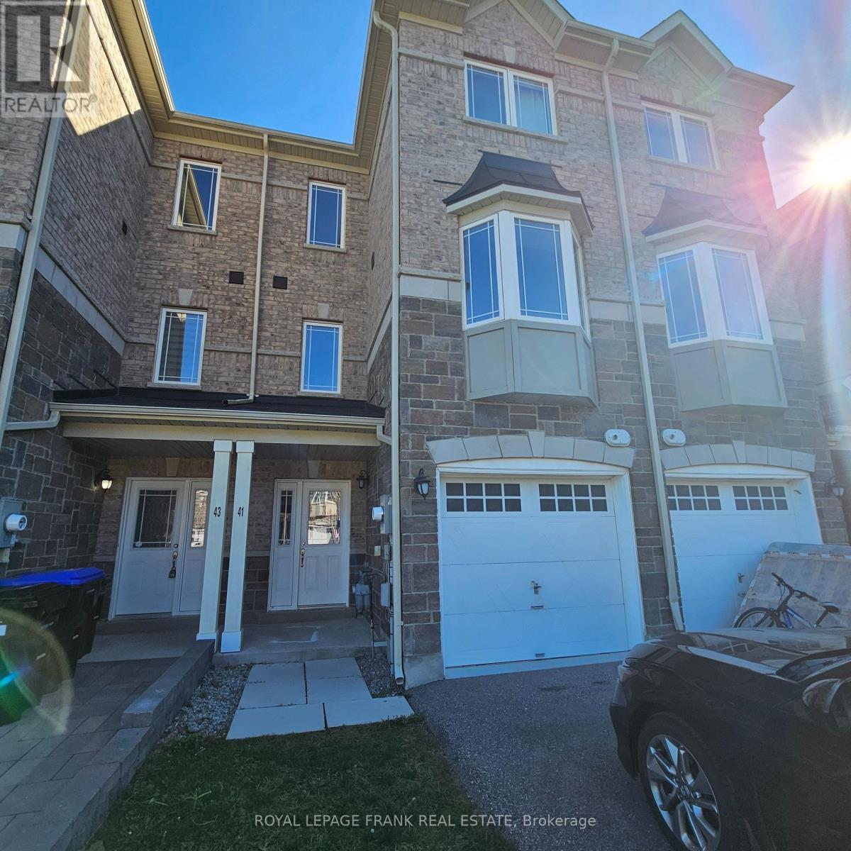 41 Milson Crescent, Essa (Angus), ON - Outdoor With Facade