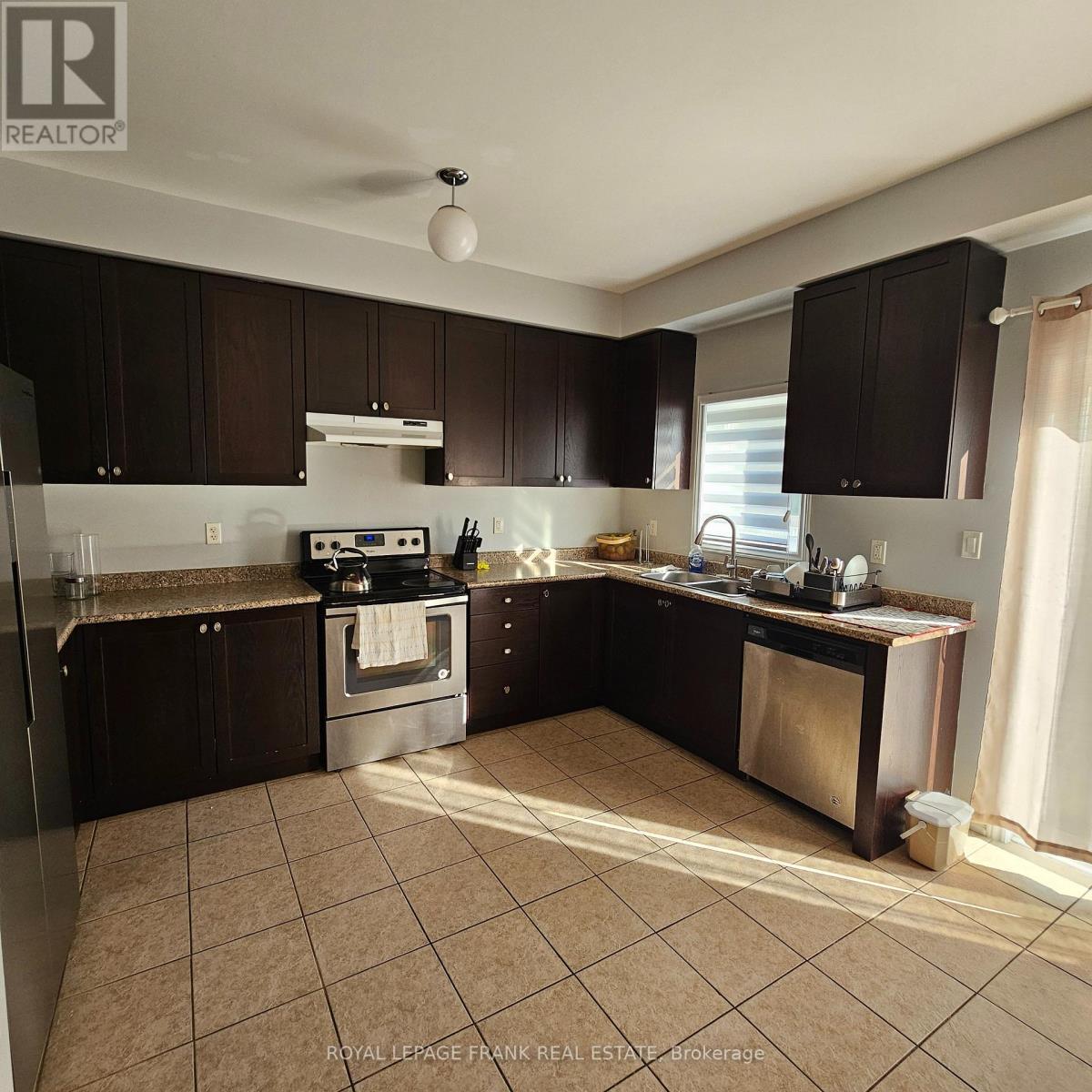41 Milson Crescent, Essa (Angus), ON - Indoor Photo Showing Kitchen