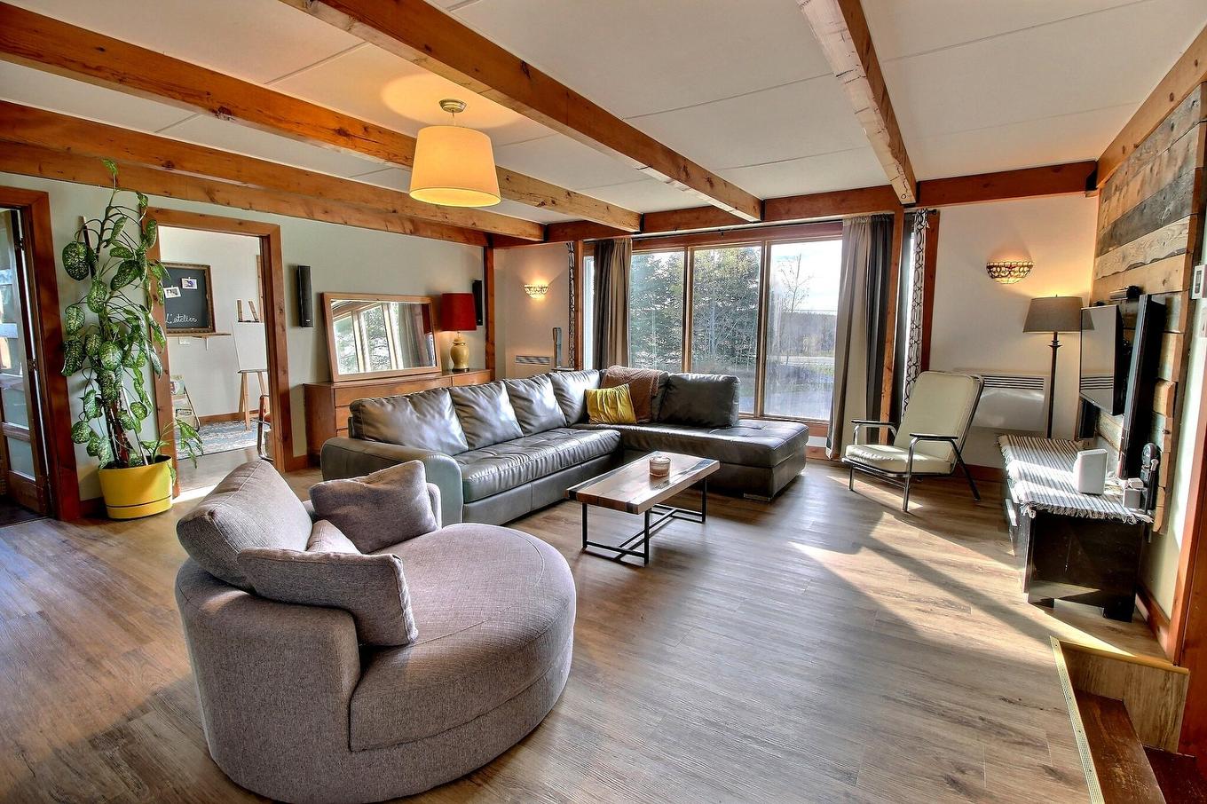 Salon - 11133 Boul. Rideau, Rouyn-Noranda, QC - Indoor Photo Showing Living Room