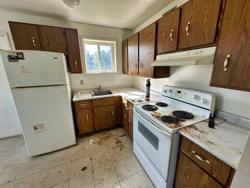 29 Parkway Place, Terrace Bay, ON - Indoor Photo Showing Kitchen