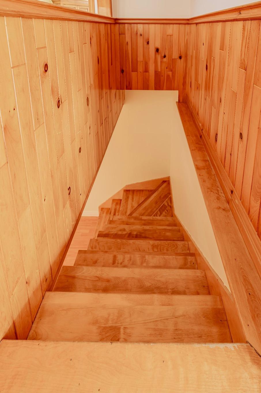 Staircase - 183 Ch. Des Gaudet, Les Îles-De-La-Madeleine, QC - Indoor Photo Showing Other Room