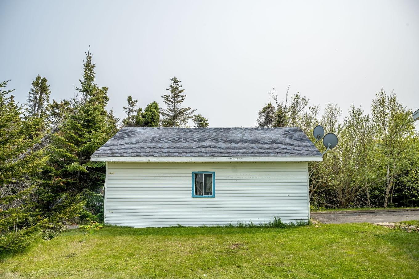 Shed - 183 Ch. Des Gaudet, Les Îles-De-La-Madeleine, QC - Outdoor