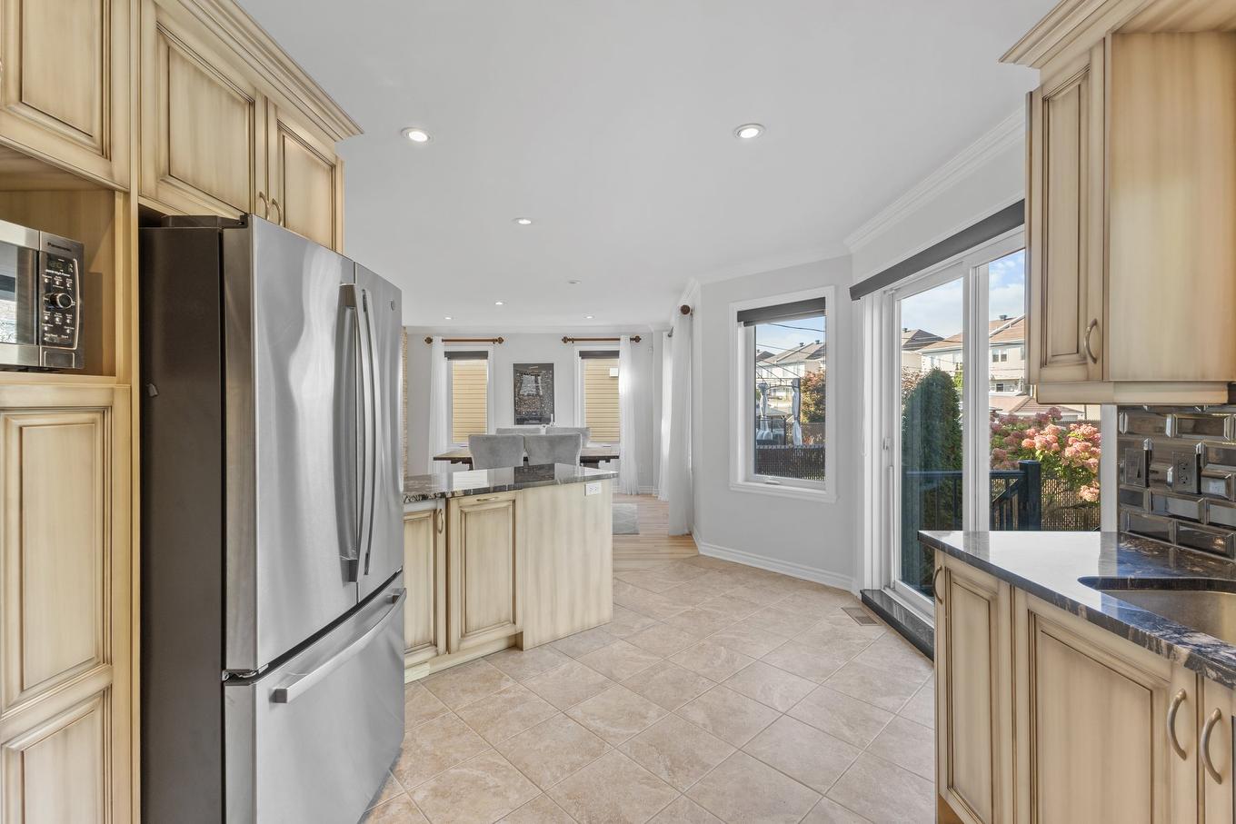 Cuisine - 10463 Rue Thomas-Paine, Montréal (Rivière-Des-Prairies/Pointe-Aux-Trembles), QC - Indoor Photo Showing Kitchen