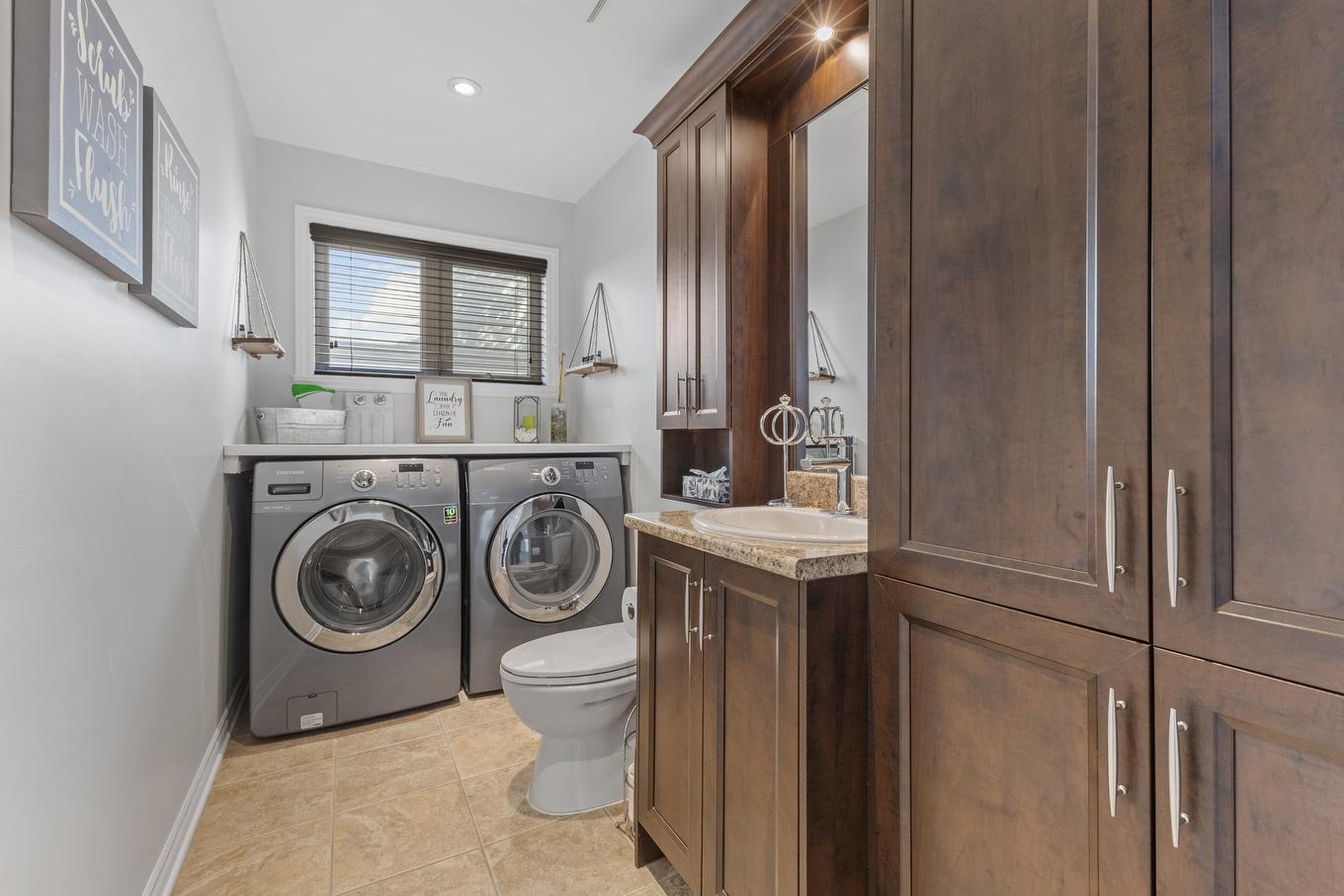 Salle d'eau - 10463 Rue Thomas-Paine, Montréal (Rivière-Des-Prairies/Pointe-Aux-Trembles), QC - Indoor Photo Showing Laundry Room