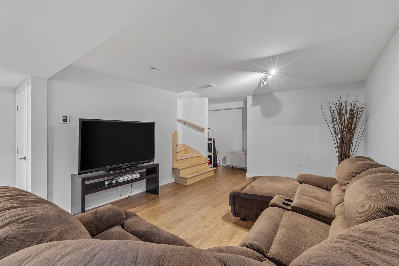 Sous-sol - 10463 Rue Thomas-Paine, Montréal (Rivière-Des-Prairies/Pointe-Aux-Trembles), QC - Indoor Photo Showing Living Room