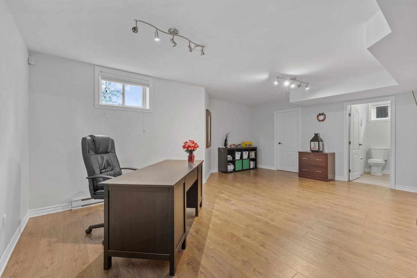 Sous-sol - 10463 Rue Thomas-Paine, Montréal (Rivière-Des-Prairies/Pointe-Aux-Trembles), QC - Indoor Photo Showing Other Room