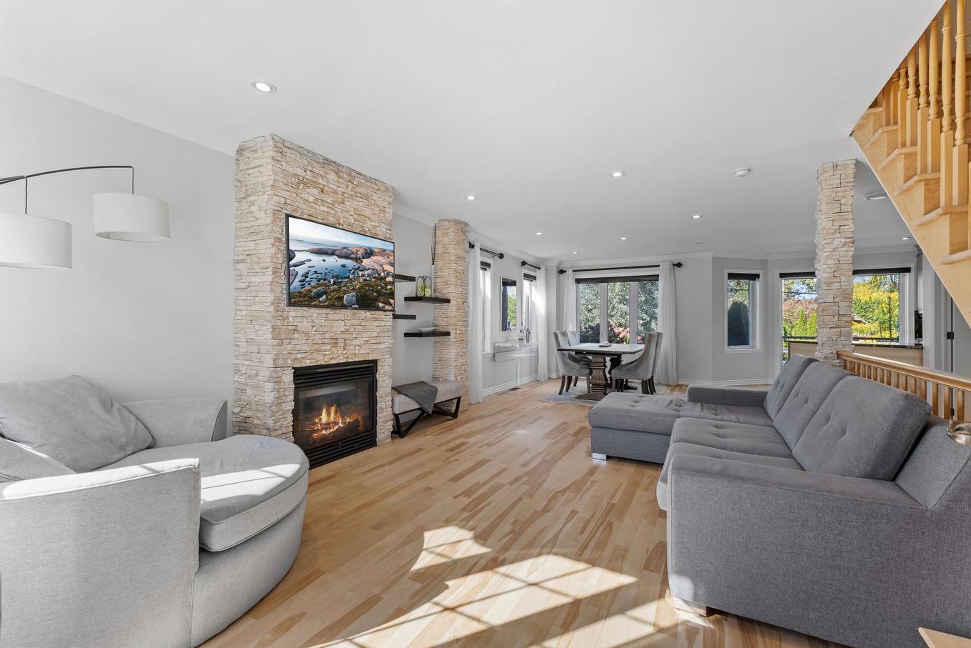 Salon - 10463 Rue Thomas-Paine, Montréal (Rivière-Des-Prairies/Pointe-Aux-Trembles), QC - Indoor Photo Showing Living Room With Fireplace