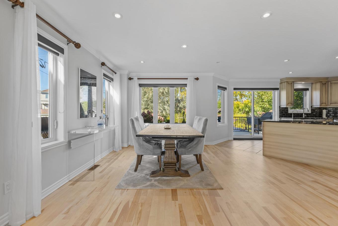 Salle à manger - 10463 Rue Thomas-Paine, Montréal (Rivière-Des-Prairies/Pointe-Aux-Trembles), QC - Indoor Photo Showing Dining Room