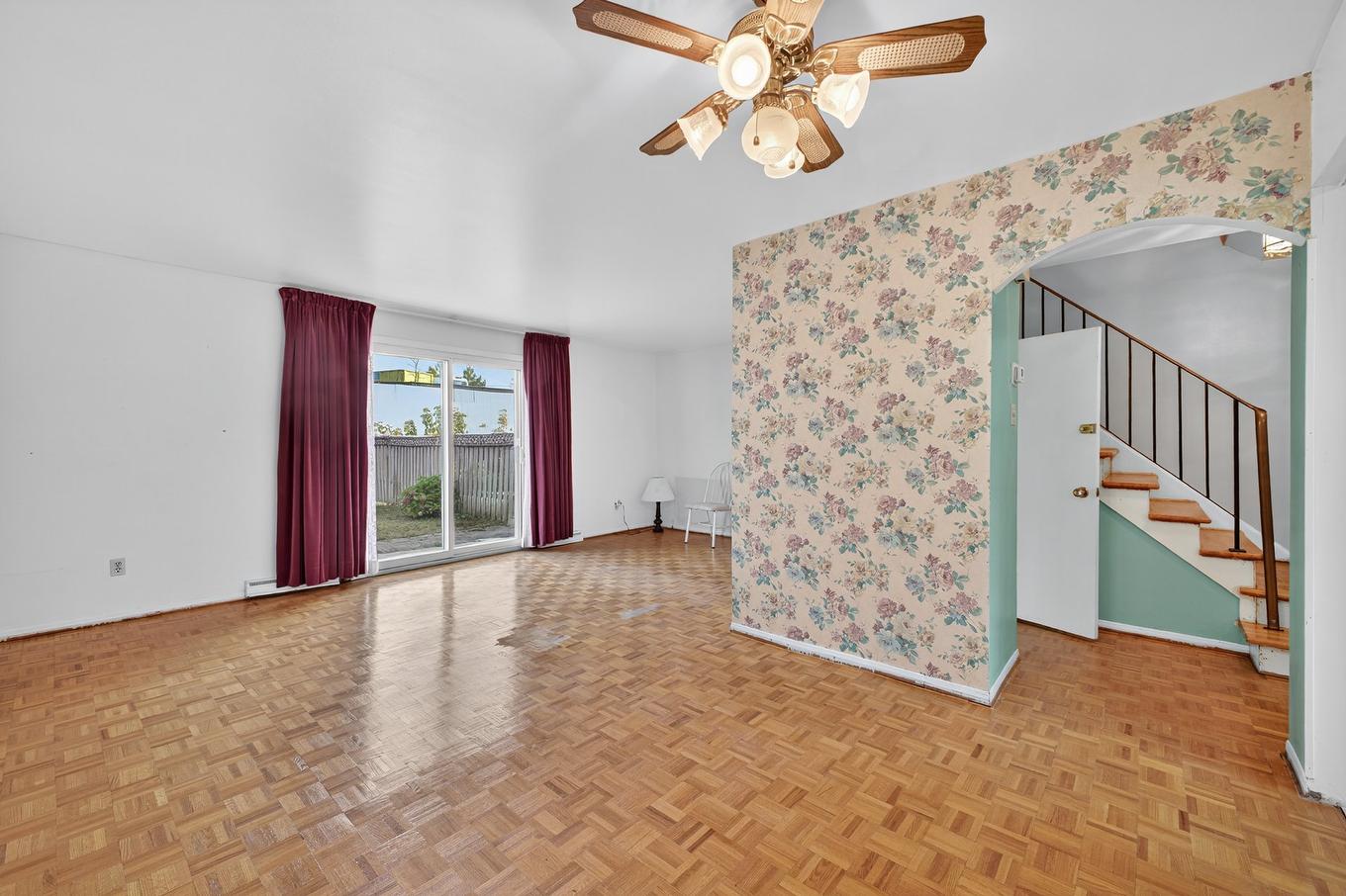 Salon - 4455 Rue Jolicoeur, Dollard-Des-Ormeaux, QC - Indoor Photo Showing Other Room