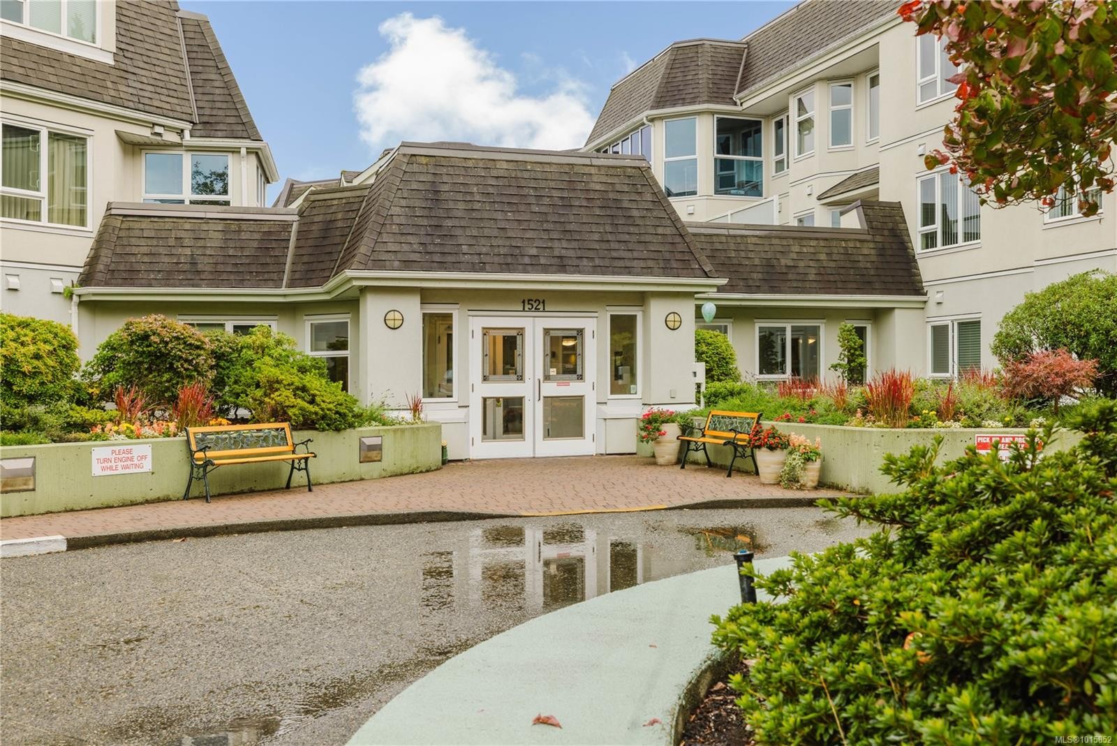 305-1521 Church Ave, Saanich, BC - Outdoor With Facade