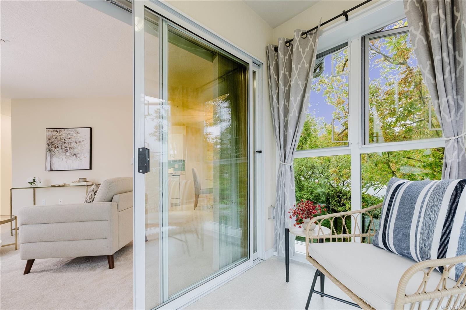 305-1521 Church Ave, Saanich, BC - Indoor Photo Showing Other Room