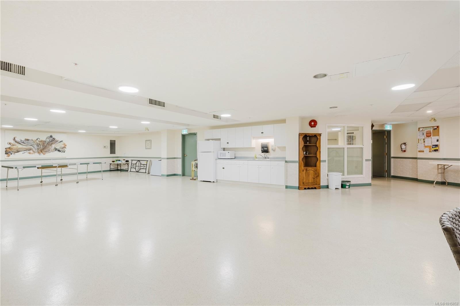 305-1521 Church Ave, Saanich, BC - Indoor Photo Showing Other Room