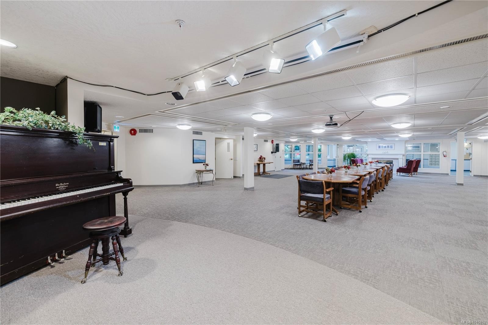 305-1521 Church Ave, Saanich, BC - Indoor Photo Showing Other Room